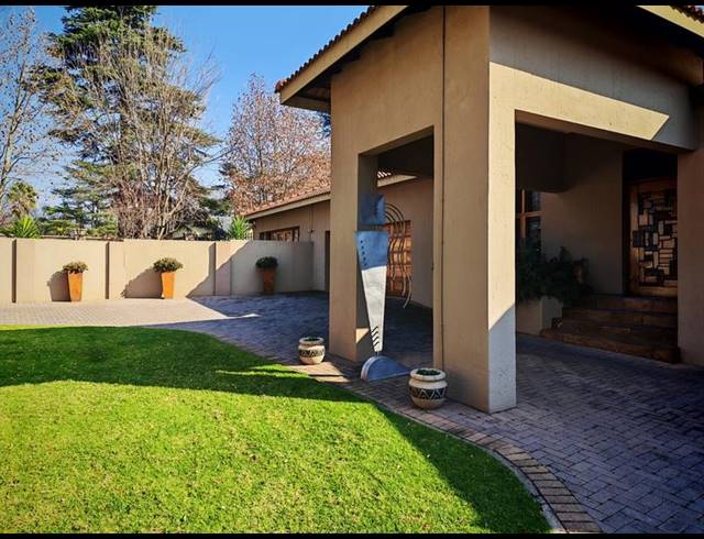 4 BEDROOM HOUSE FOR SALE IN VANDERBIJLPARK SW 5
